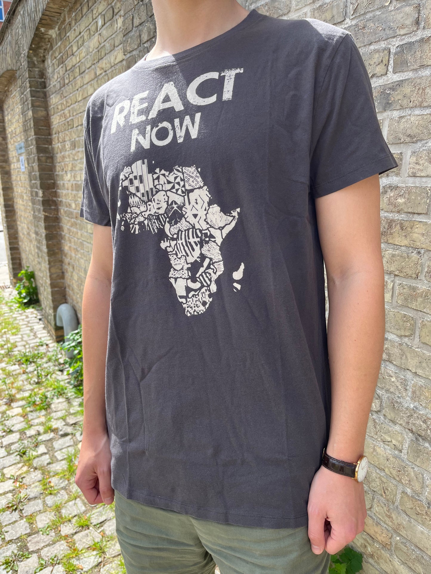 REACT NOW T-shirt - Mørkegrå - Herremodel